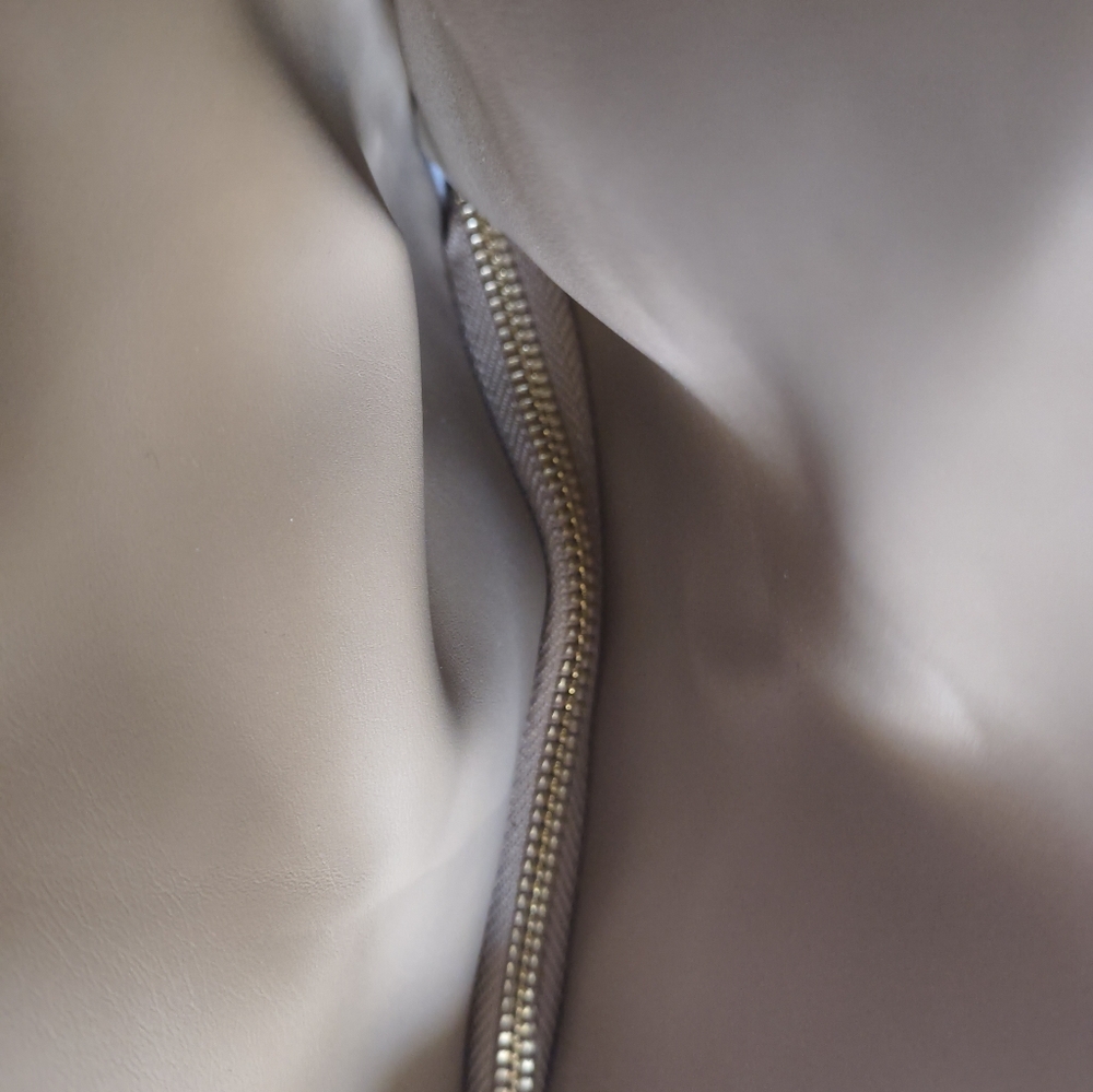 Shoulder Bag - Picture 6 of 10